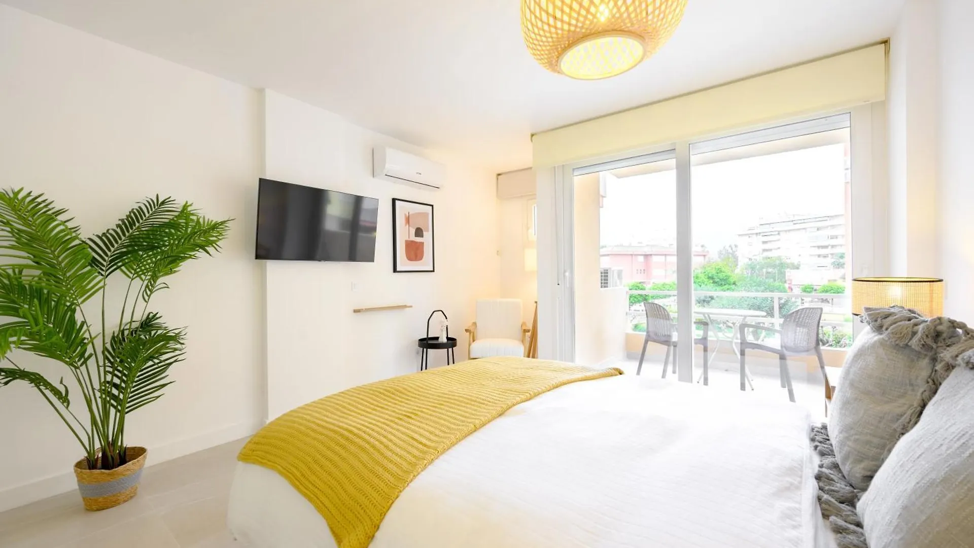 Apartment New Studio, Terrace, Parking, And Pool By 10Tosea Fuengirola